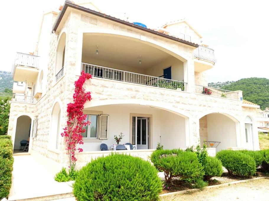 Apartments Regina Bol Zewnętrze zdjęcie