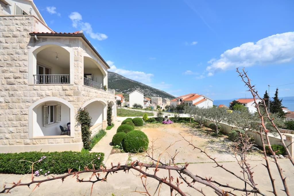 Apartments Regina Bol Zewnętrze zdjęcie